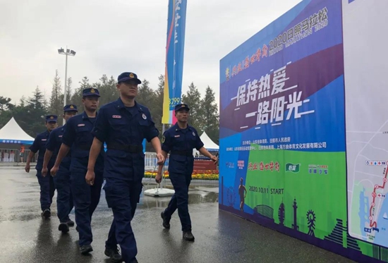 2026连岛杯铁人三项赛:警力护航平安逐梦(图1)